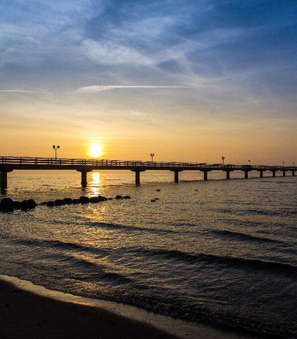 Seebrücke im Sonnenuntergang