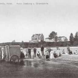 Alte Badekarren in Grömitz mit Hotel Seebrug und Strandperle